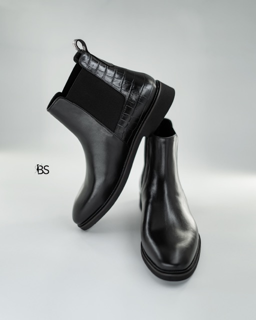 Model B500 – Chelsea Boots made of natural suede leather and Croco-embossed Leather, EPR Sole, Button Closure