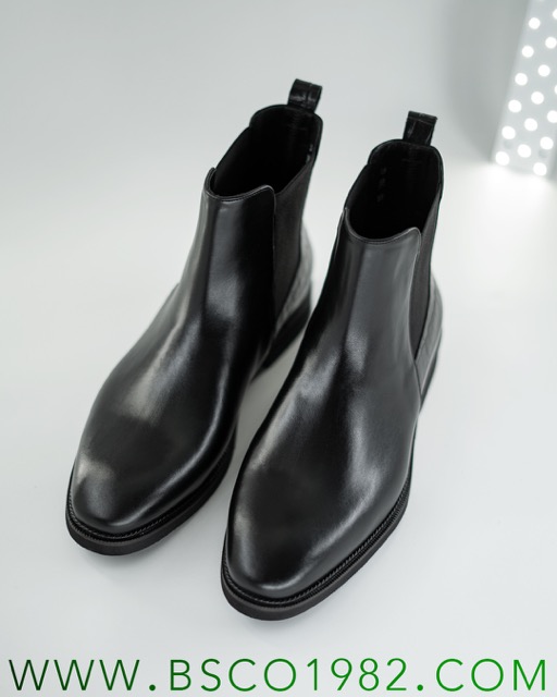 Model B500 – Chelsea Boots made of  natural suede leather and Croco-embossed Leather, EPR Sole, Button Closure