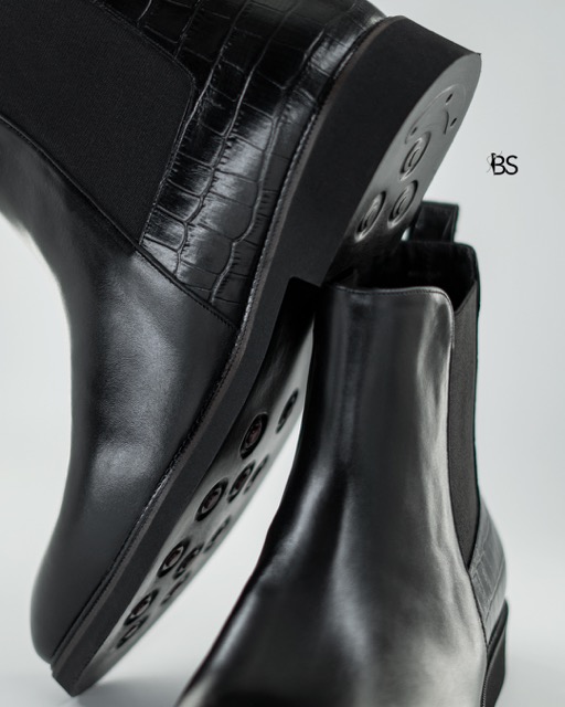 Model B500 – Chelsea Boots made of natural suede leather and Croco-embossed Leather, EPR Sole, Button Closure