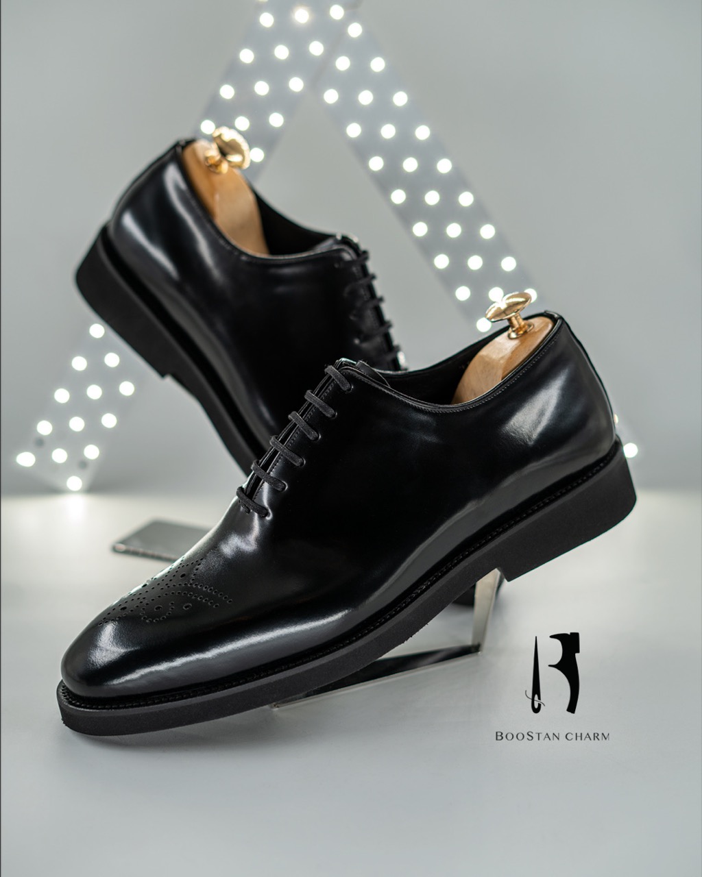 Classic Men's Shoes Model: 3030 Oxford – Bradshaw Natural leather with Patterned Toe EPR Sole