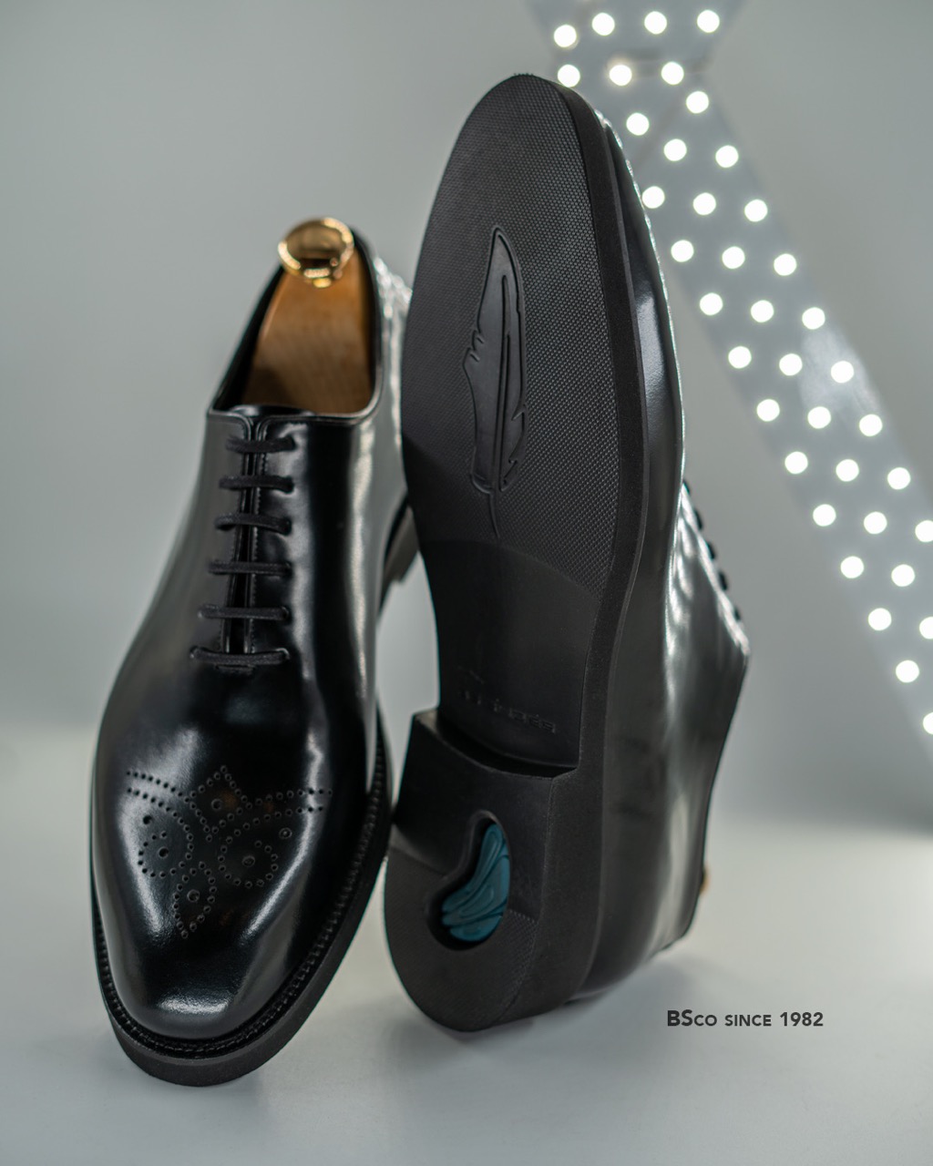 Classic Men's Shoes Model: 3030 Oxford – Bradshaw Natural leather with Patterned Toe EPR Sole