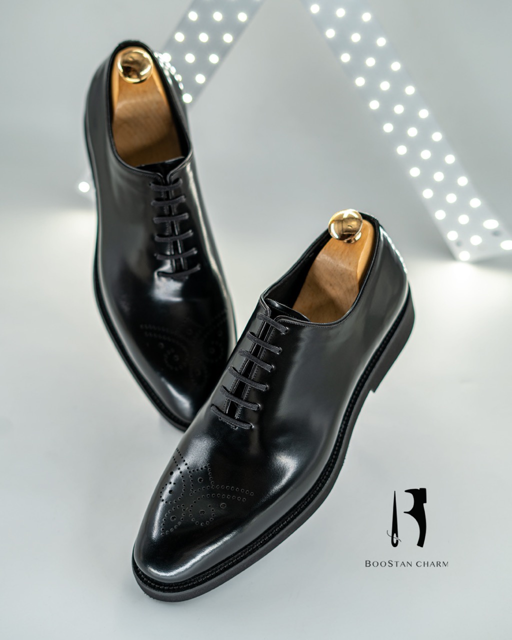 Classic Men's Shoes Model: 3030 Oxford – Bradshaw Natural leather with Patterned Toe EPR Sole