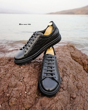 Model 087 – Men's Vans - made of Full Croco-embossed  Natural Leather, Lace-up Closure