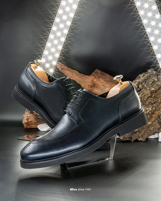 Classic Men's Shoes Model: 703 Polished Natural Leather 